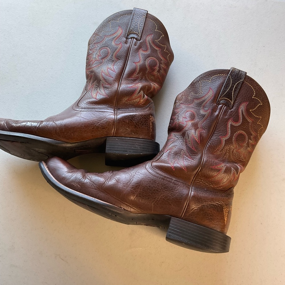 Ariat Men's Brown Leather Western Boots Size 9EE with Red stitching